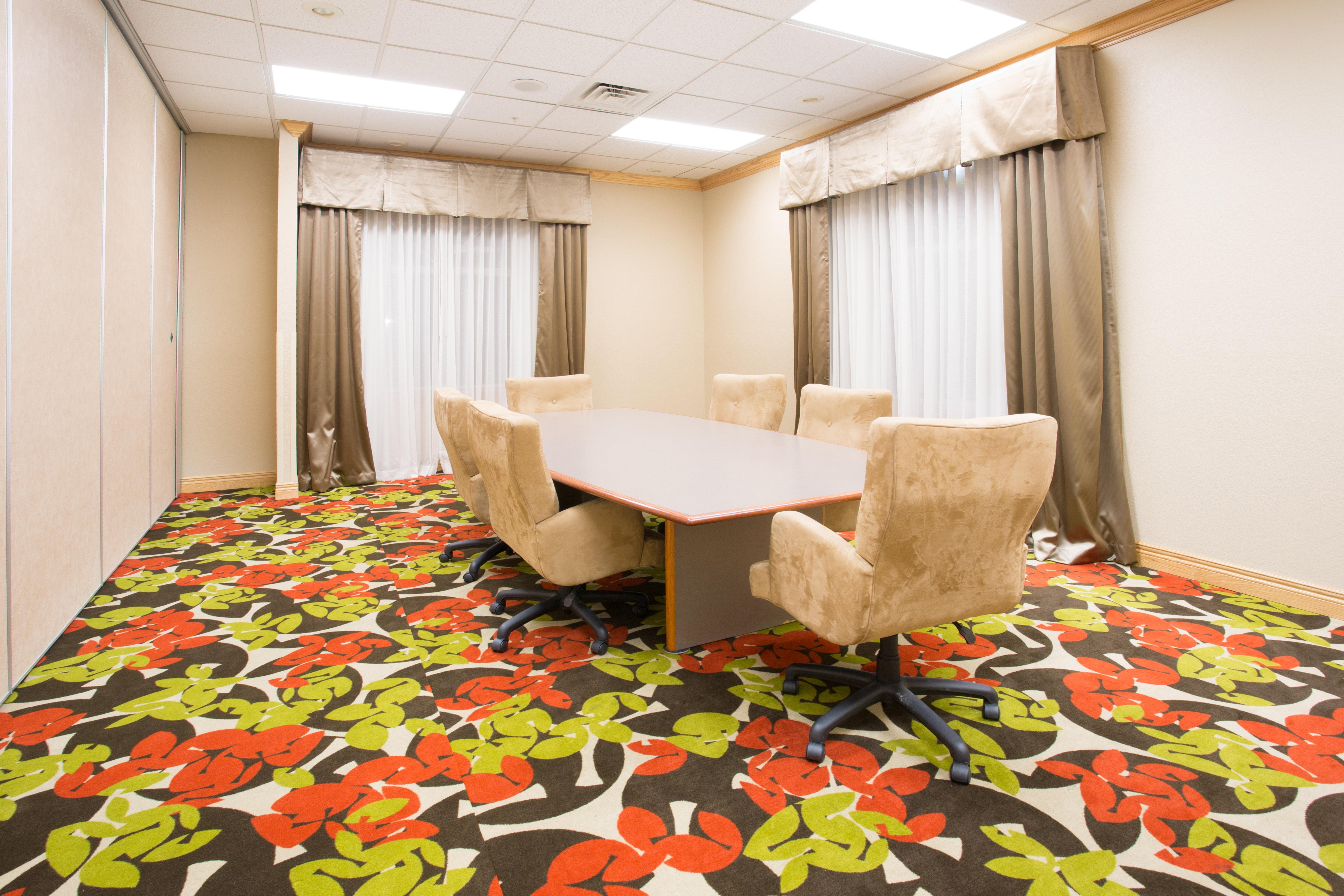 Holiday Inn Express Hotel & Suites Lexington By Ihg Exterior photo
