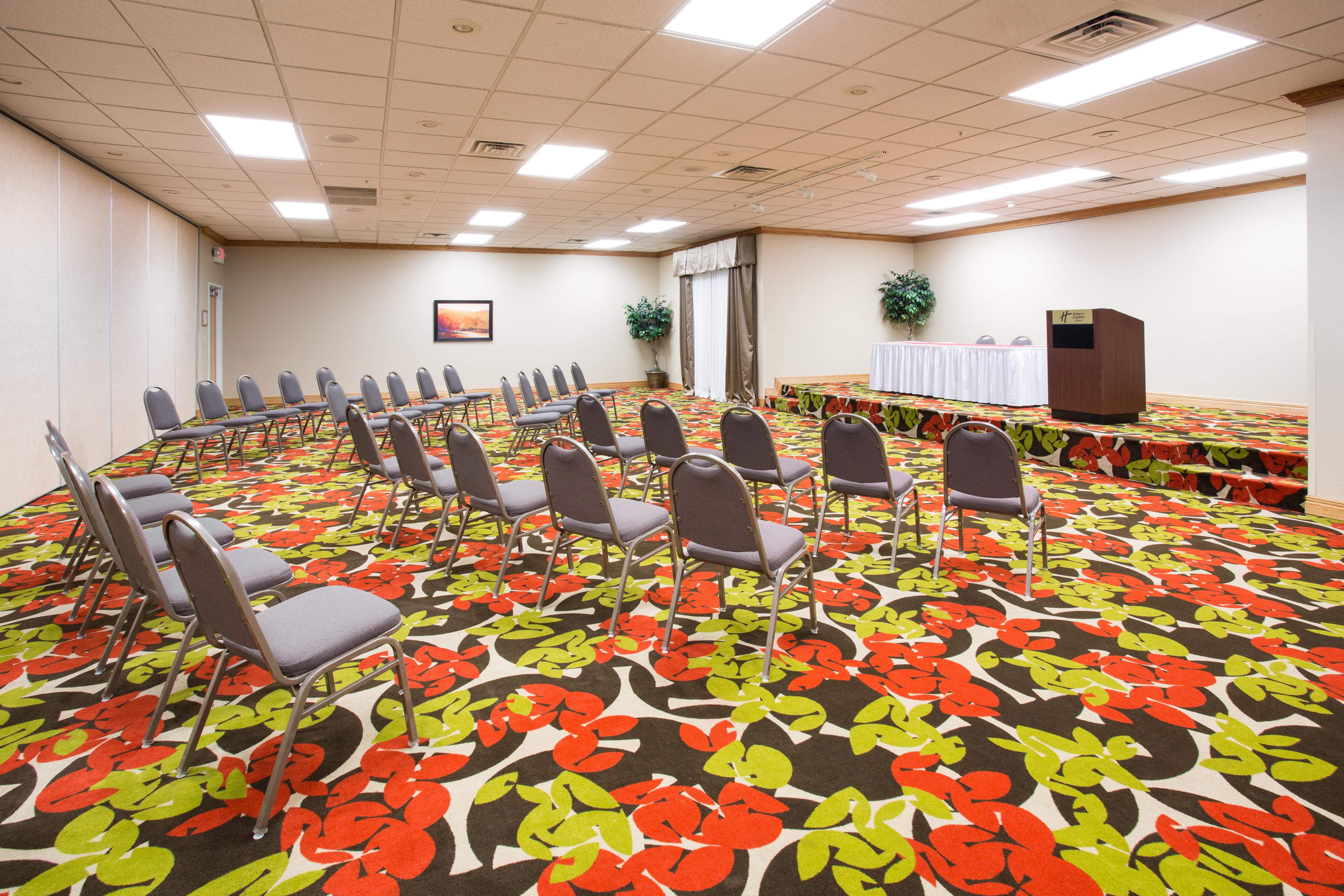 Holiday Inn Express Hotel & Suites Lexington By Ihg Exterior photo