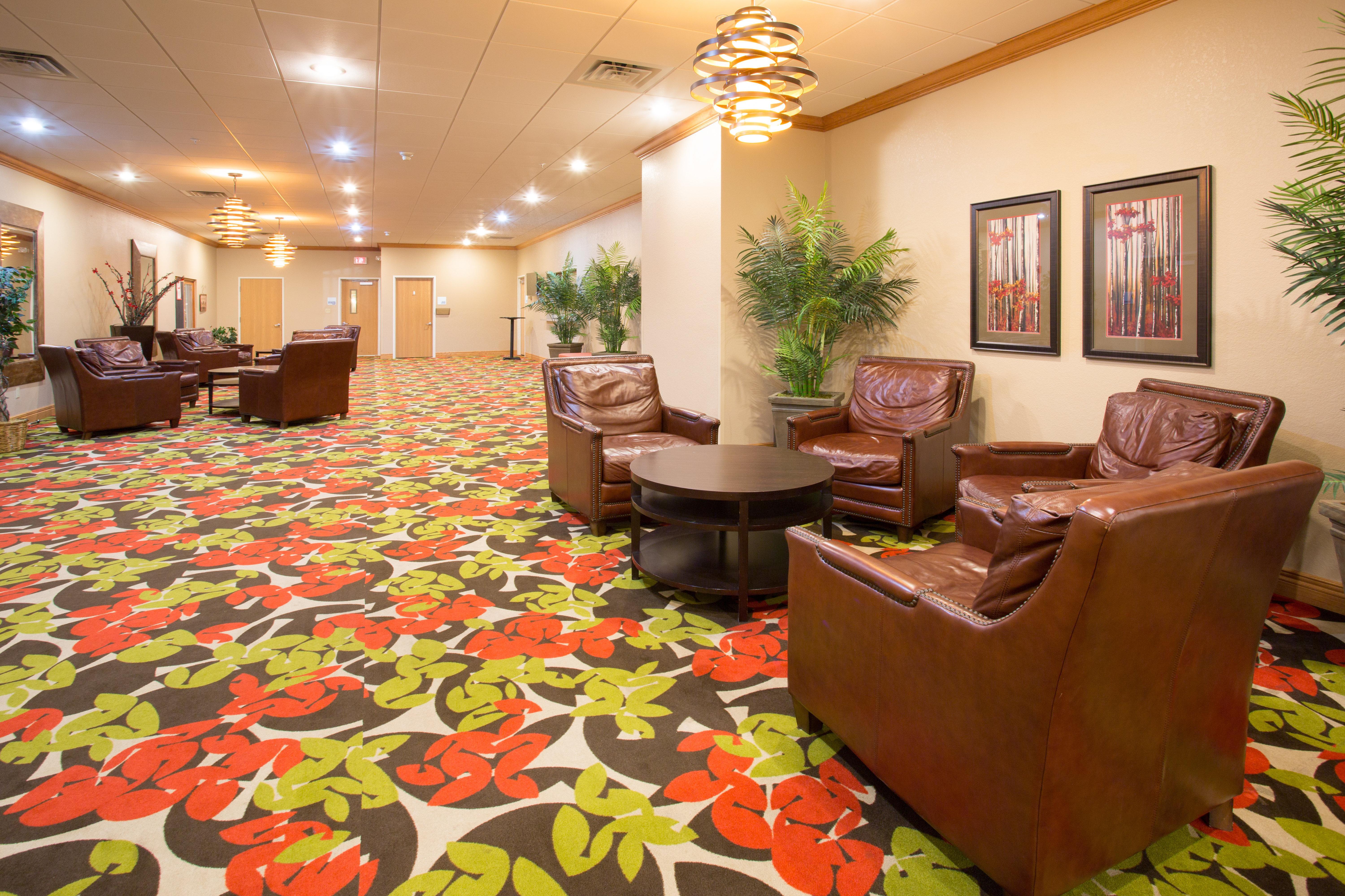 Holiday Inn Express Hotel & Suites Lexington By Ihg Exterior photo