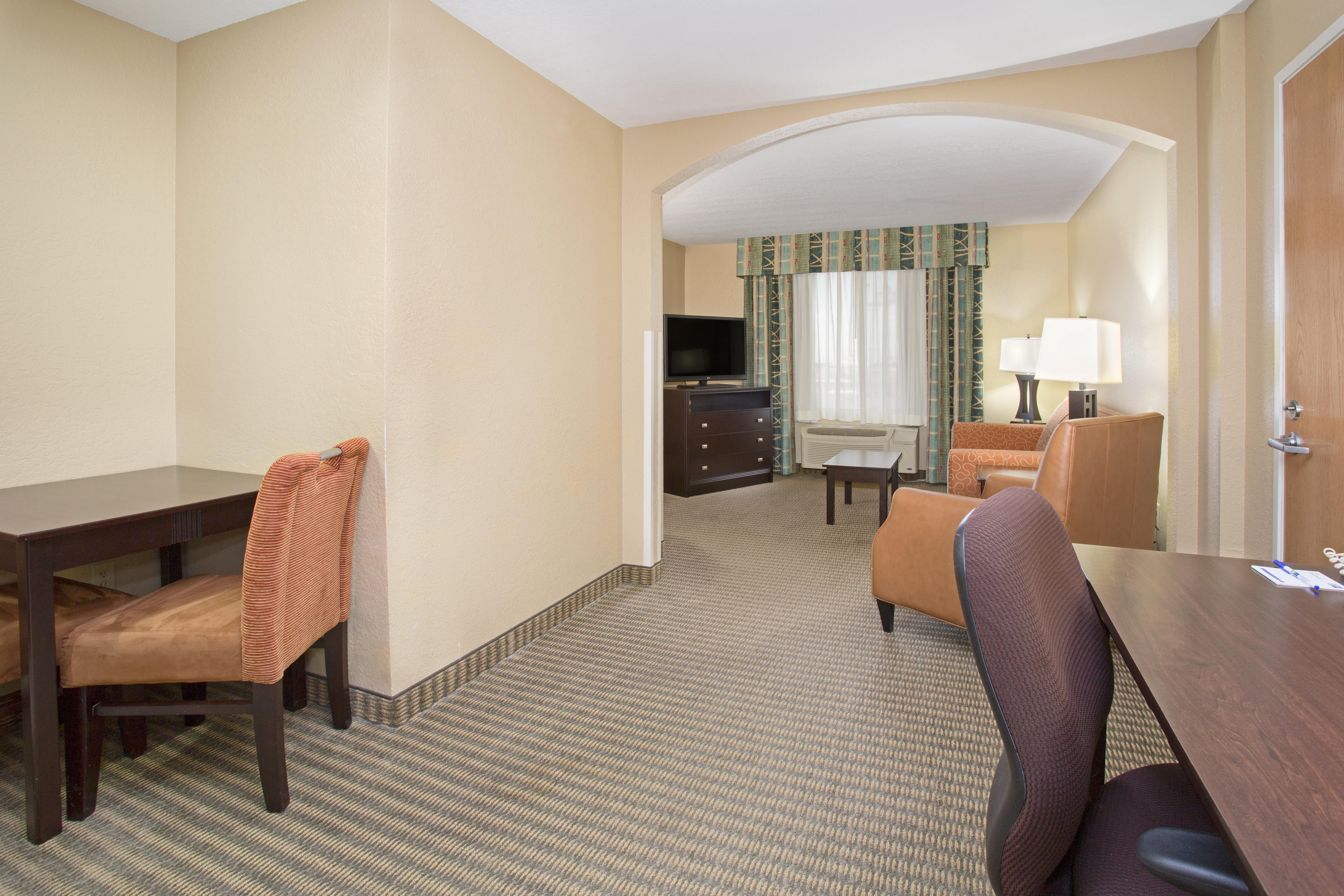 Holiday Inn Express Hotel & Suites Lexington By Ihg Exterior photo