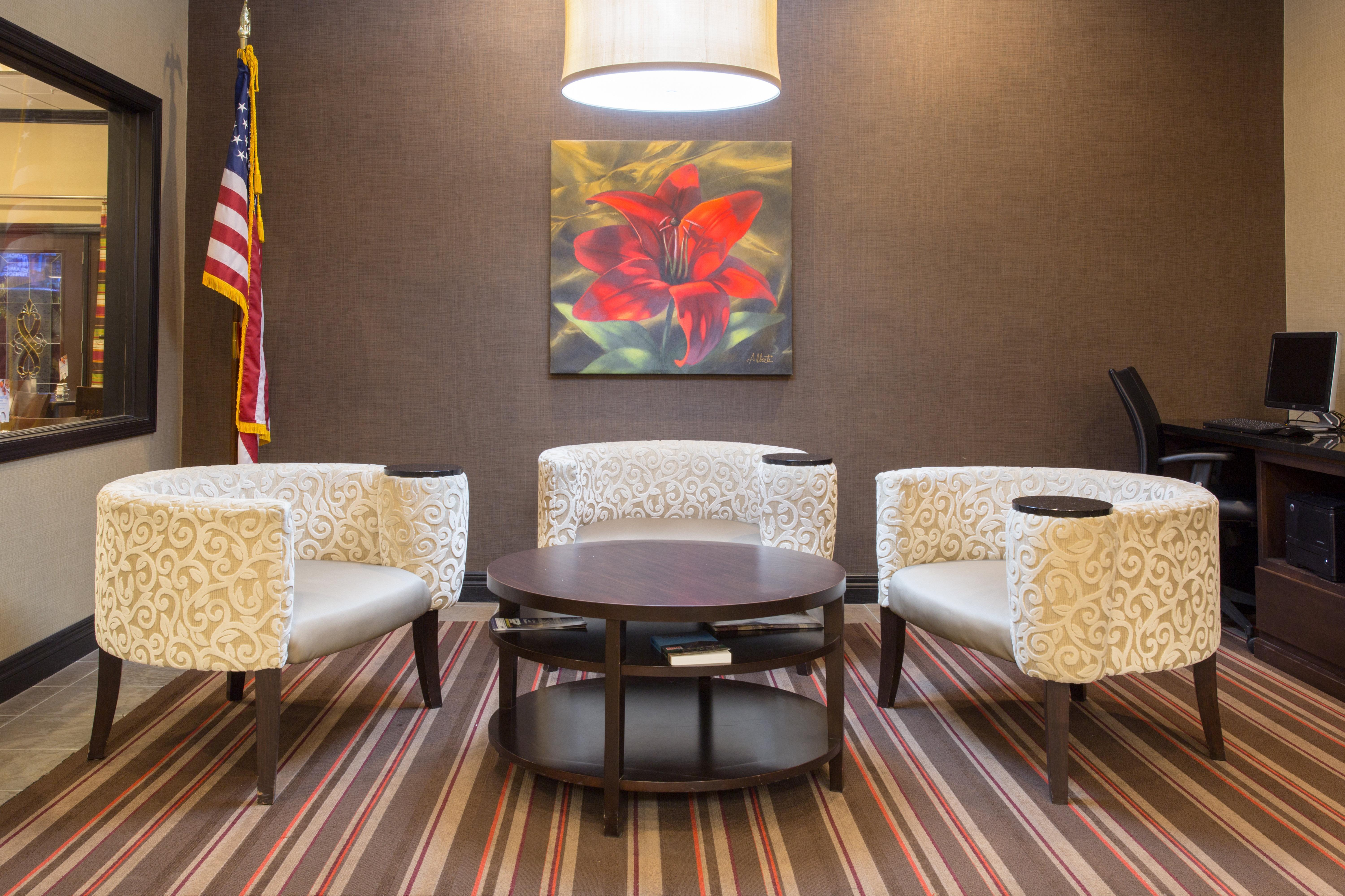 Holiday Inn Express Hotel & Suites Lexington By Ihg Exterior photo