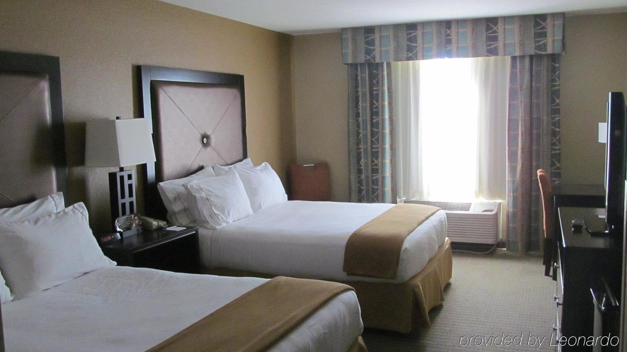 Holiday Inn Express Hotel & Suites Lexington By Ihg Exterior photo